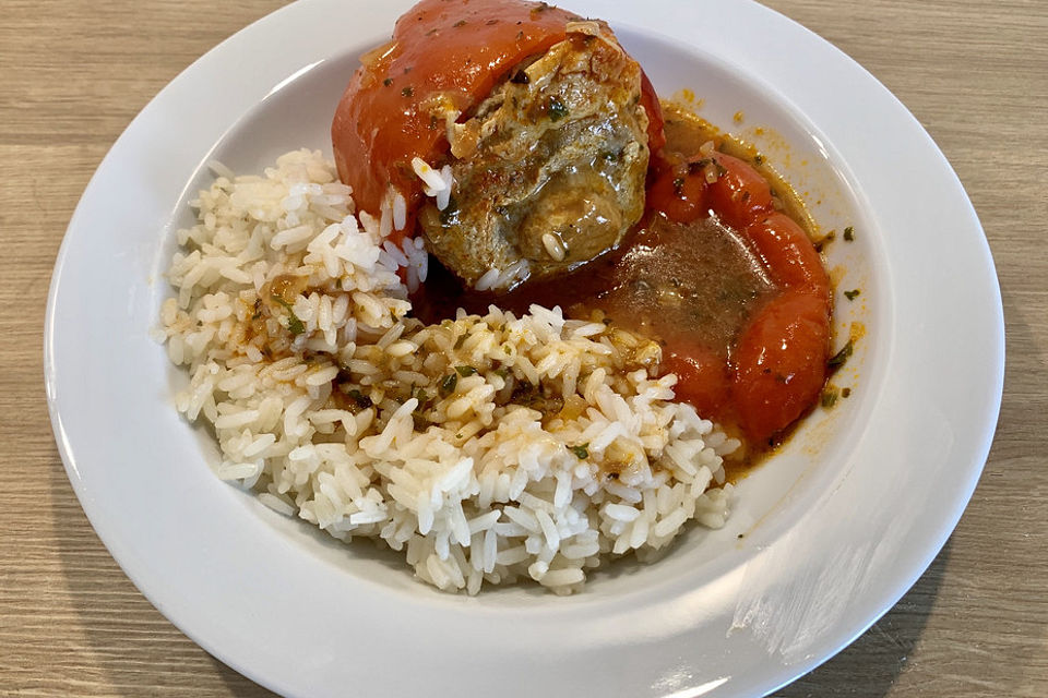 Gefüllte Paprikaschoten in Tomatensauce à la Gabi