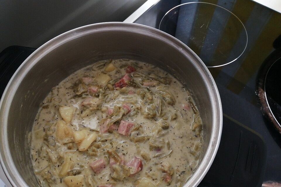 Schnippelbohneneintopf mit Kasseler und Kartoffeln