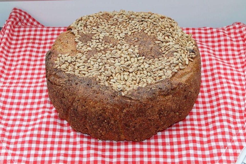 Bräterbrot mit gepufftem Quinoa und Sauerteig