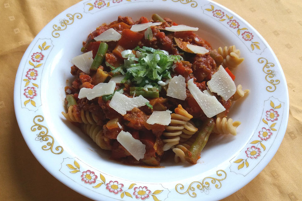 Gemüse-Sojahack mit Kichererbsen-Fusilli