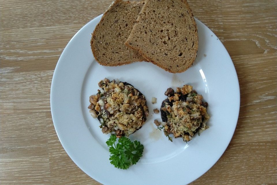 Portobello-Pilze mit Walnuss-Parmesan-Füllung