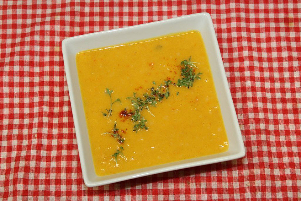 Einfache Kartoffel-Kürbiscremesuppe Einfache Kartoffel-Kürbiscremesuppe