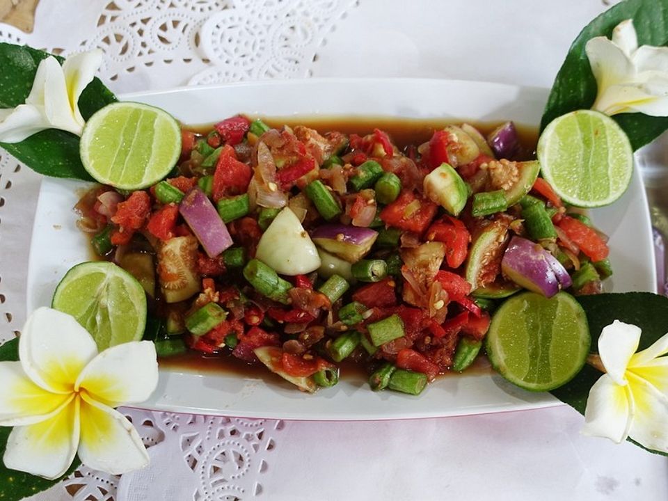 Sambal mit Schlangenbohnen und Auberginen auf Lombok Art von dieter ...