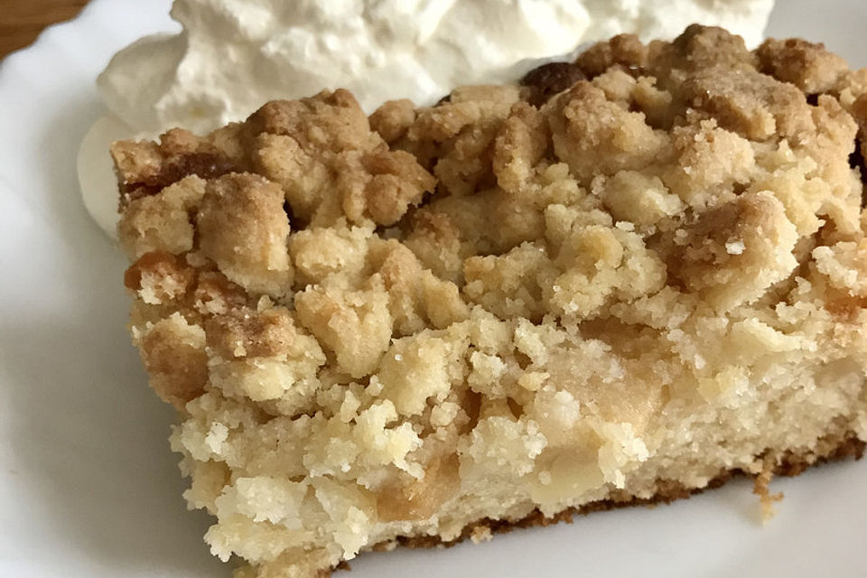 Schneller Apfelkuchen mit Streuseln vom Blech