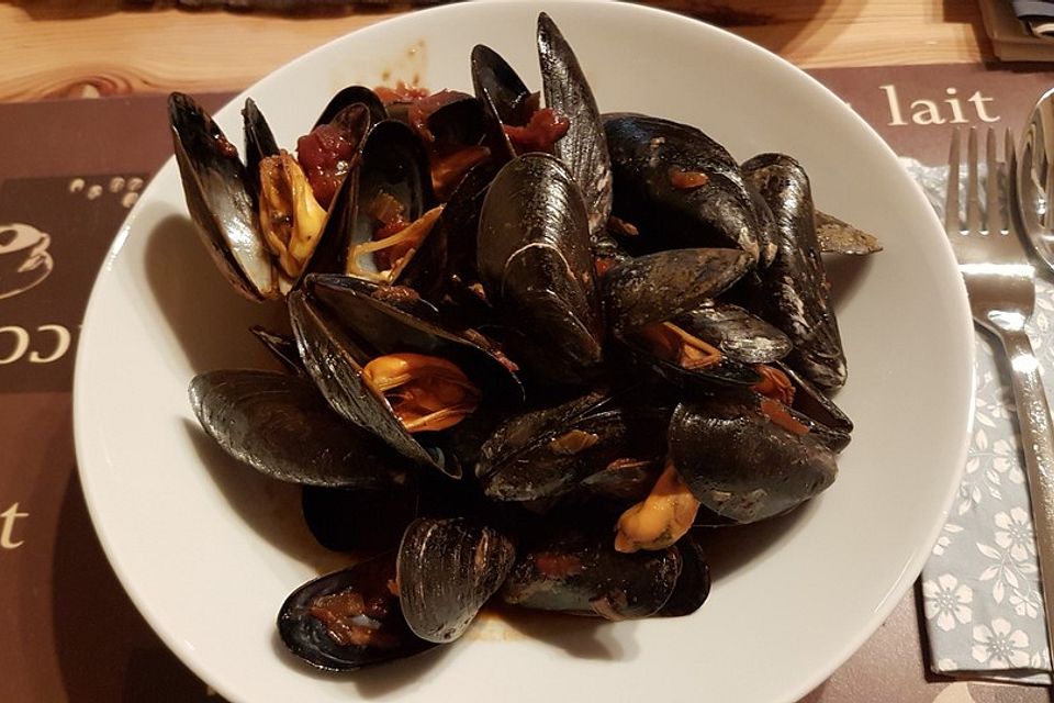 Muscheln in Tomaten-Austern-Sauce