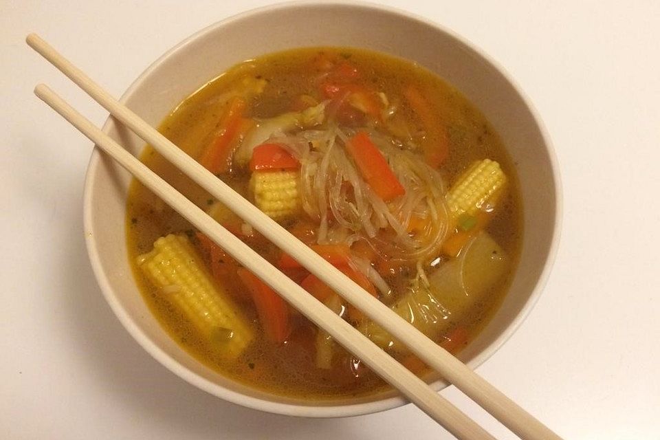 Asiatische Glasnudelsuppe