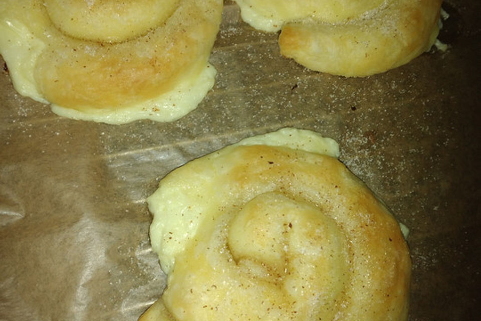 Blätterteig-Pudding-Schnecken Blätterteig-Pudding-Schnecken