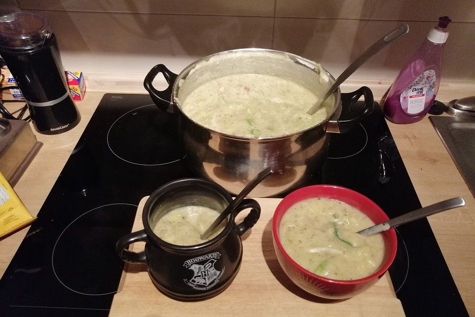 Kartoffelsuppe mit Lauch und Mettenden