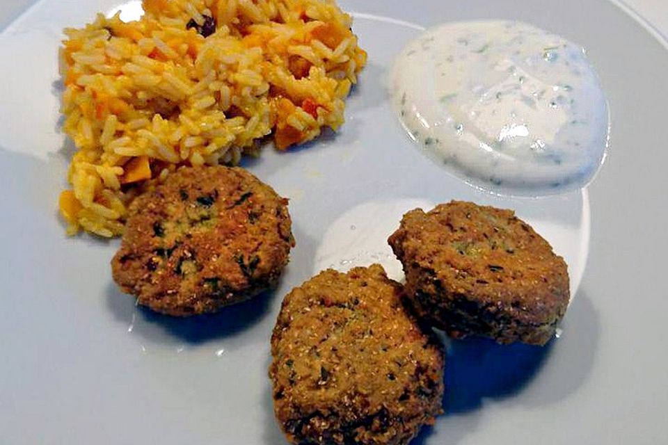 Fruchtiger Reis mit Falafeln und Minzedip