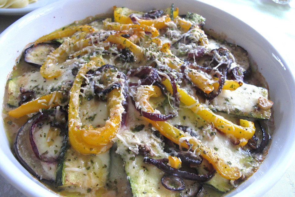 Parmigiana mit Zucchini und Paprika