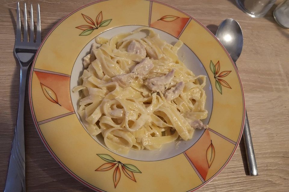 Spaghetti Carbonara mit Putenbrustfilet