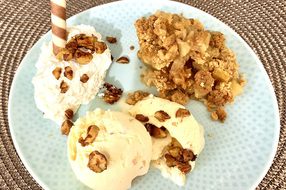 Joghurt-Mascarpone-Creme mit Honig und Nüssen