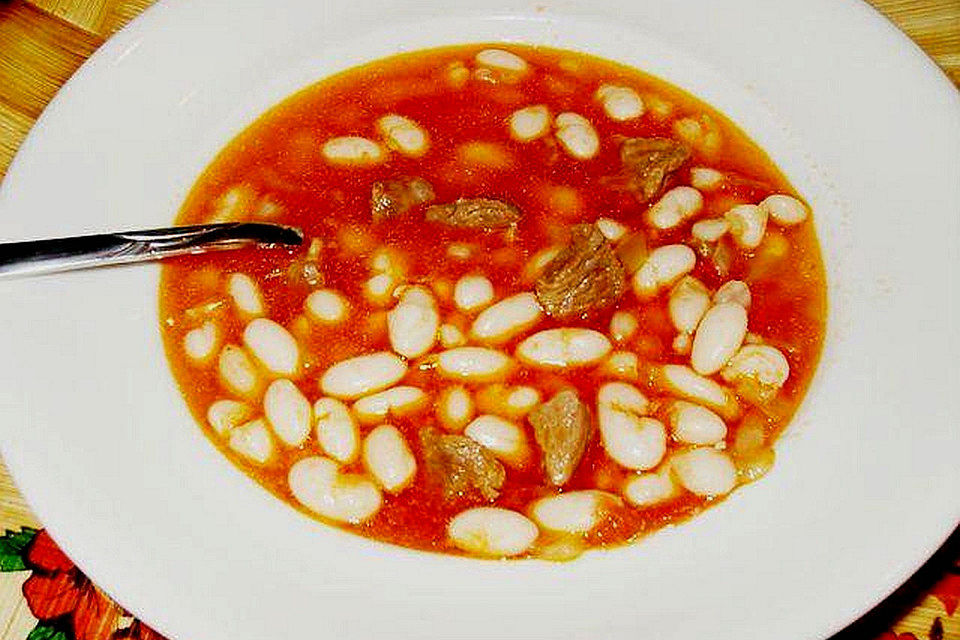 Türkische Weiße-Bohnensuppe mit Fleisch