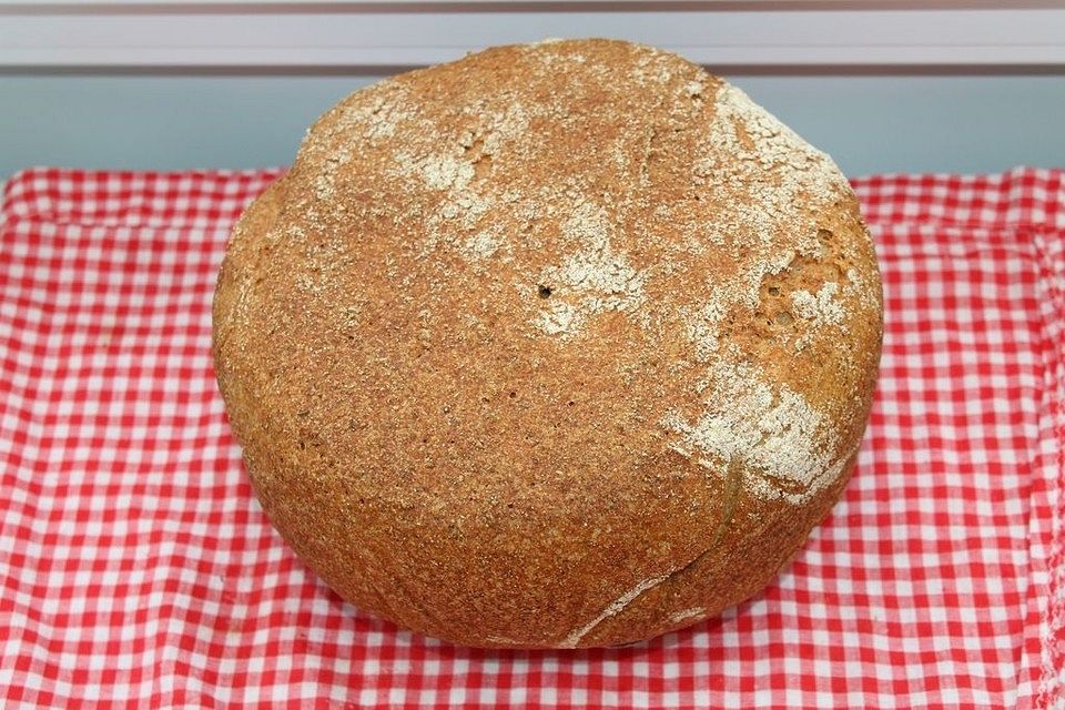 Dinkel-Weizen-Kichererbsen-Vollkorn-Brot mit Sauerteig und Chiasamen aus dem Bräter