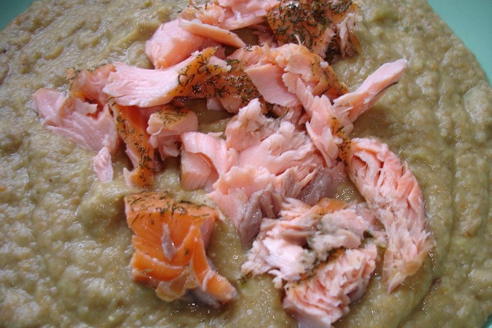 Cremige Linsensuppe mit Räucherfisch