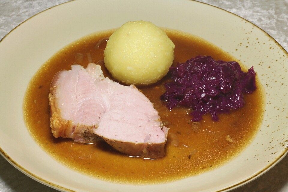 Schweinekrustenbraten in Zwiebel - Bier - Sauce