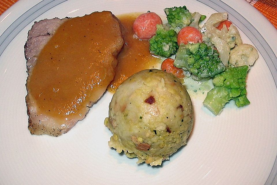 Schweinekrustenbraten in Zwiebel - Bier - Sauce