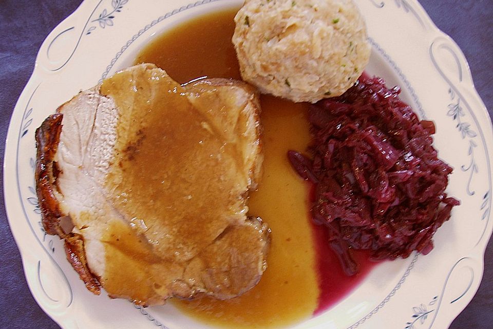 Schweinekrustenbraten in Zwiebel - Bier - Sauce