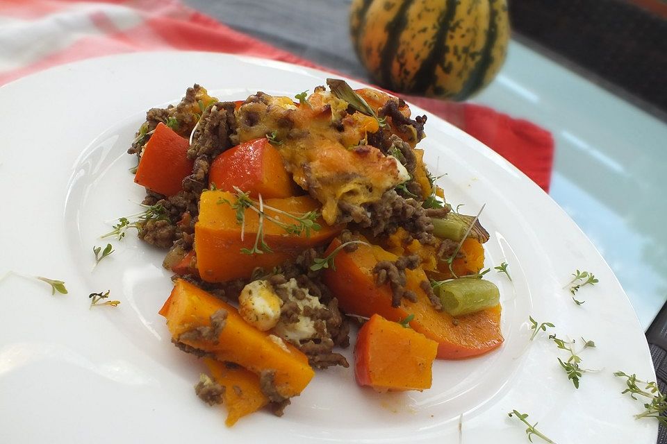 Kürbis-Kartoffel-Blech mit Hackfleisch und Feta