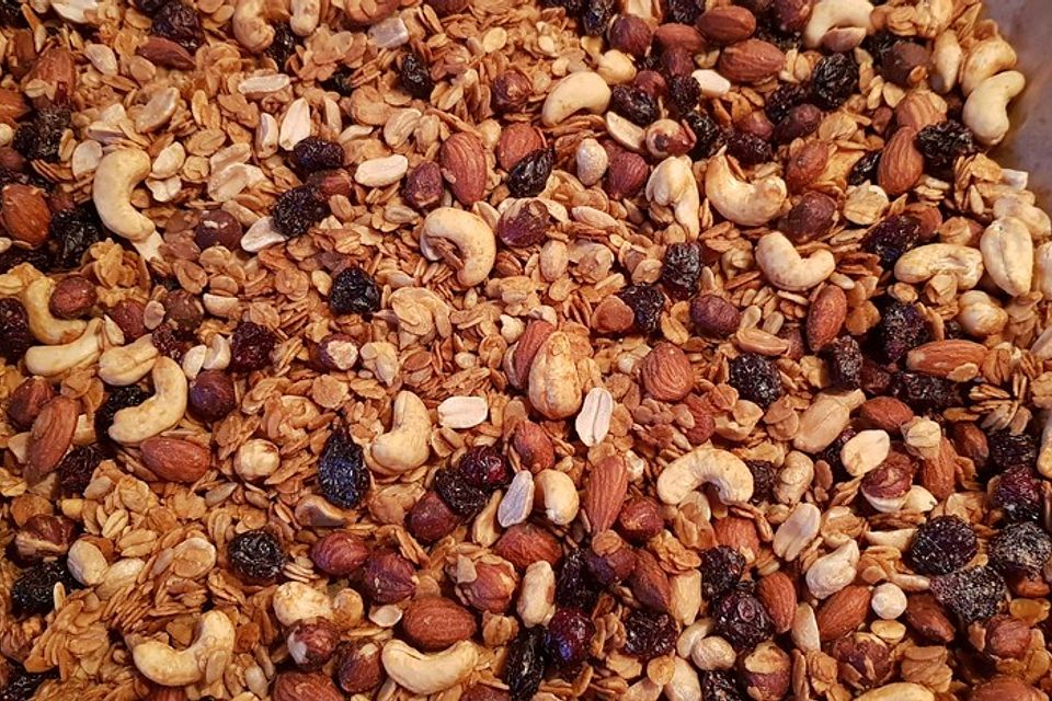 Ninis Sweet & Salty Peanut Granola