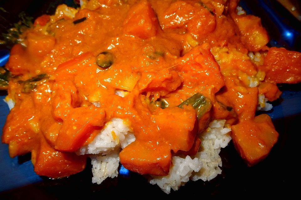 Gelbes veganes Herbstcurry