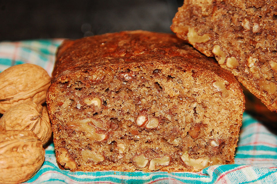 Apfel-Walnuss-Brot mit Sauerteig