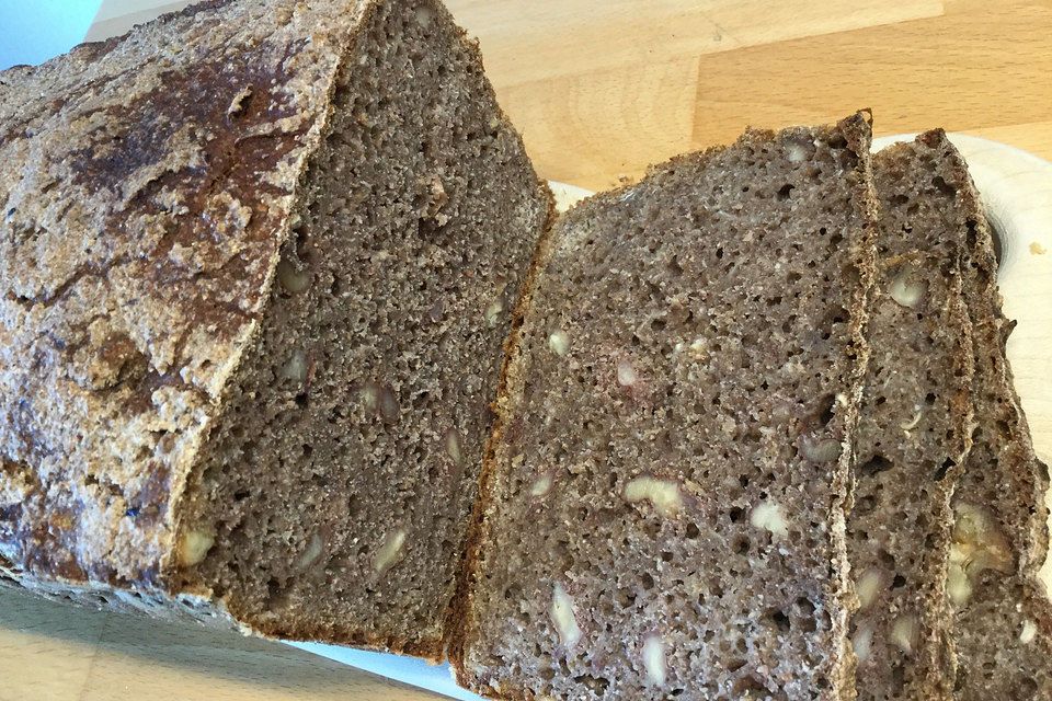 Apfel-Walnuss-Brot mit Sauerteig