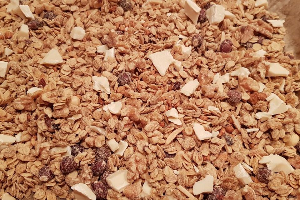 Ninis Sweet White Chocolate and Nut Granola