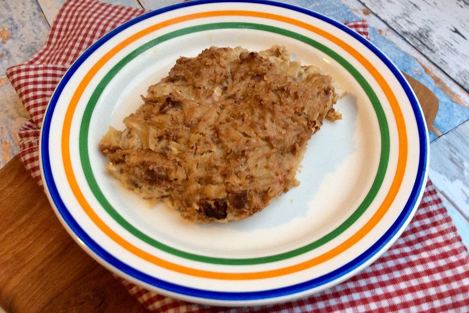 Veganer Schupfnudel-Sauerkraut-Auflauf mit würzigem Sojahack