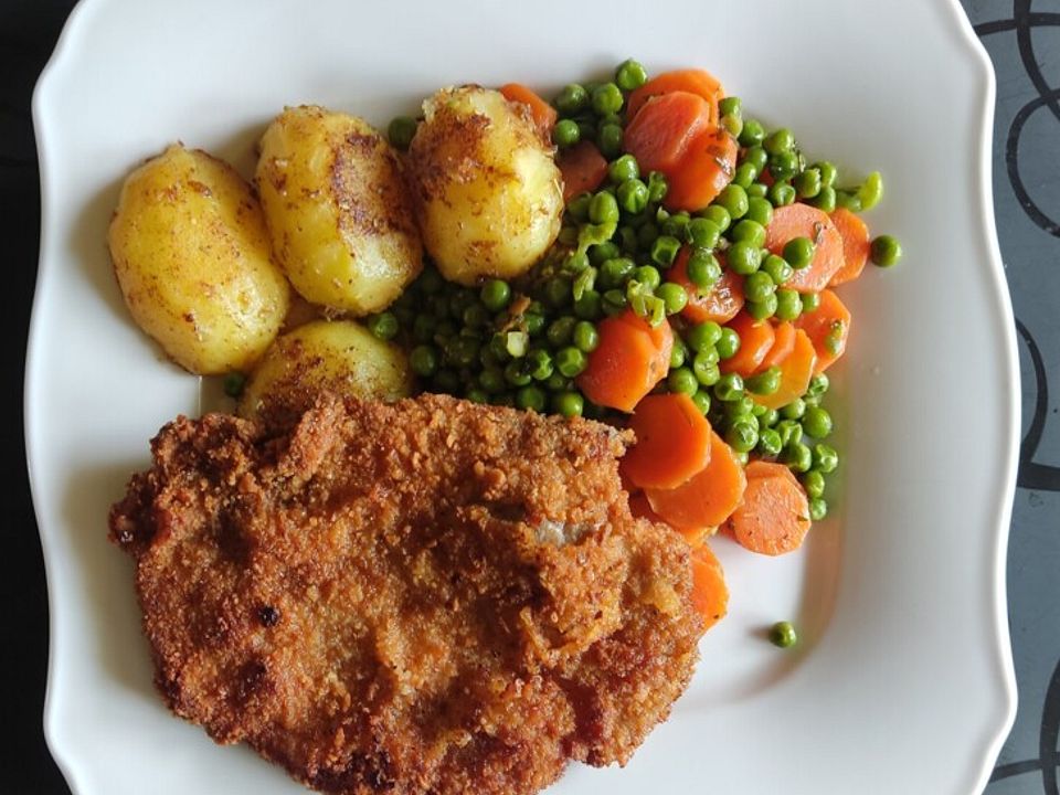 Maxs Family Restaurant Delights With Home-Style Meals