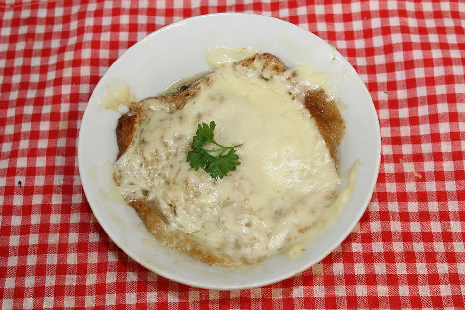 Exotische Knoblauch-Zwiebelsuppe mit Pilzen "Legian"