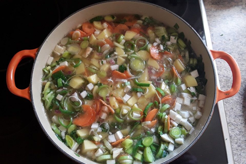 Kartoffelsuppe mit Rindfleisch