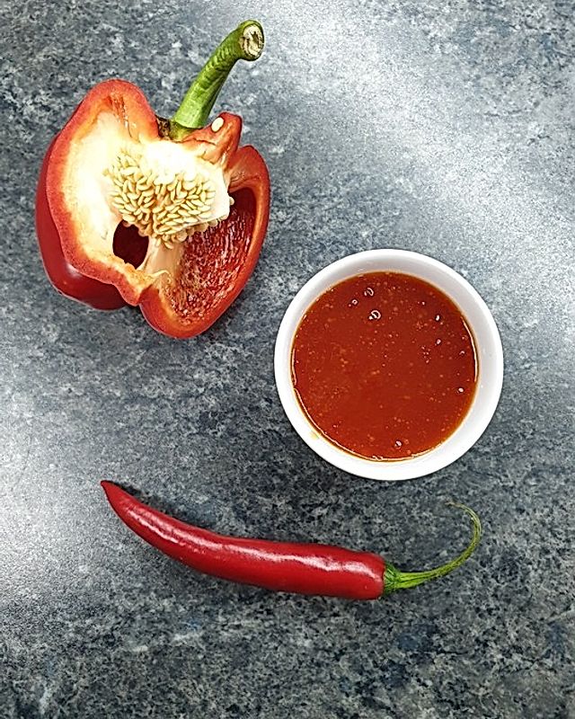 Red-Pepper-Dip zu Mozarellasticks und Co