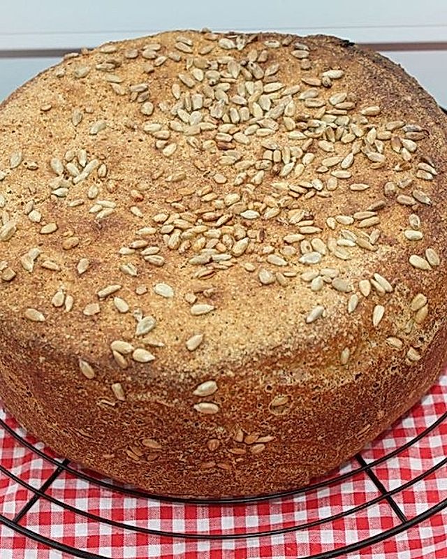 Dinkel-Weizen-Vollkorn-Brot mit Sauerteig und gepufftem Amarant aus dem Bräter