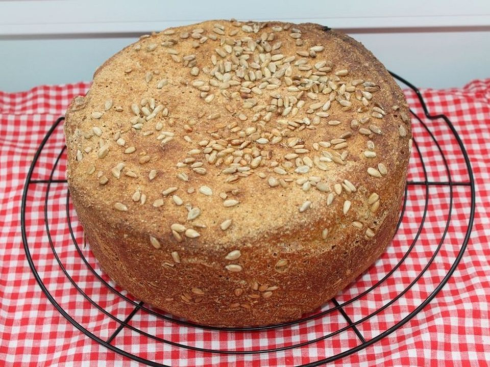 Dinkel-Weizen-Vollkorn-Brot mit Sauerteig und gepufftem Amarant aus dem ...