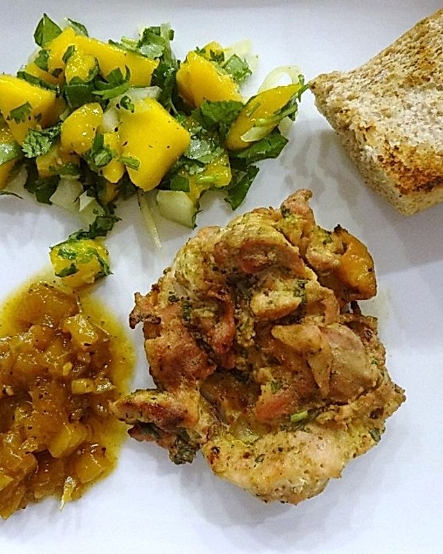 Curry-Joghurt-Hühnchen mit Mangosalat und Ananas-Chutney