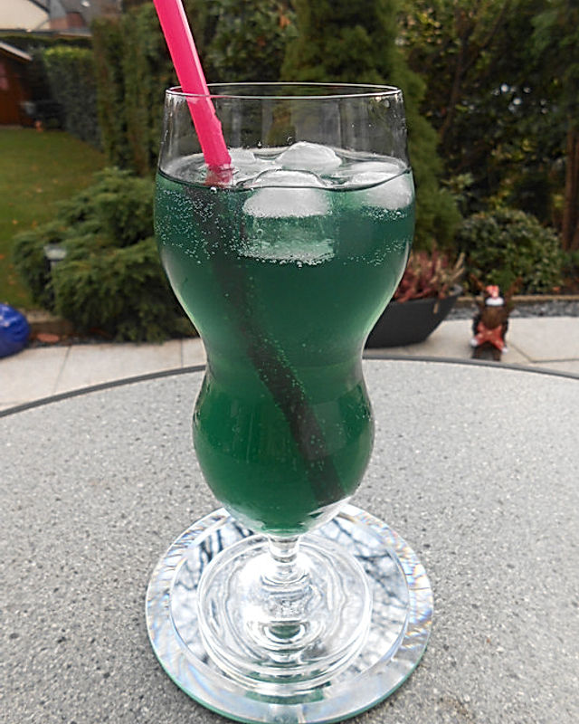 Waldmeister-Himbeer-Cocktail