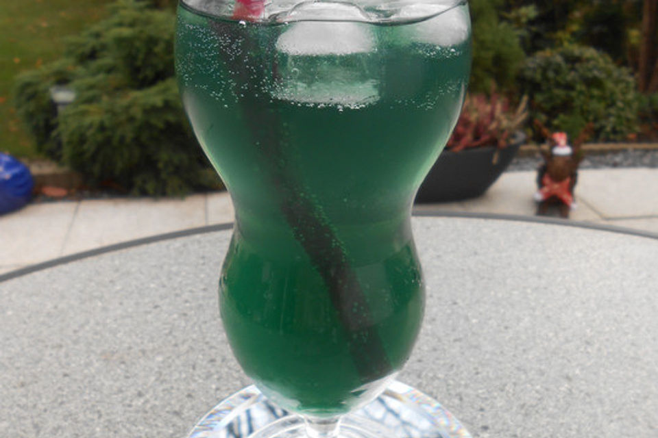 Waldmeister-Himbeer-Cocktail