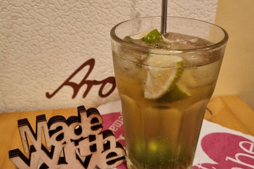 Alkoholfreier Ginger-Waldmeister-Cocktail