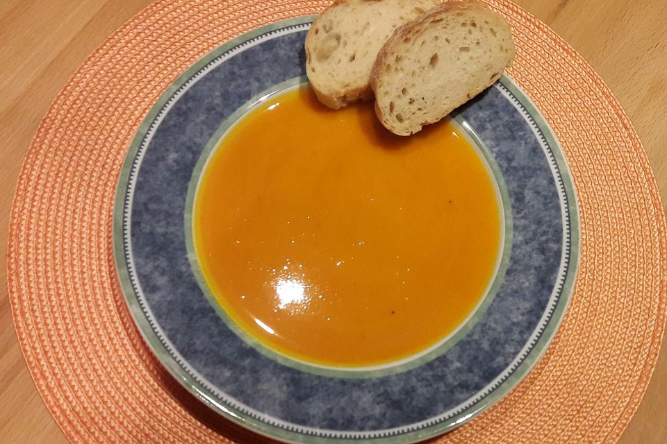 Raffinierte, vegetarische Kürbissuppe