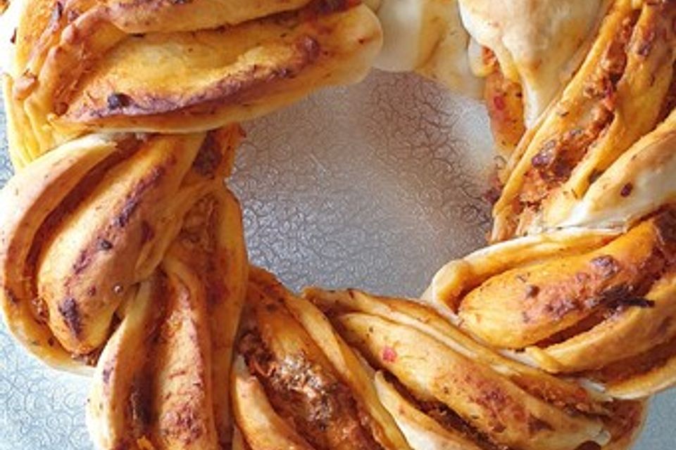 Geflochtenes Ajvarbrot Geflochtenes Ajvarbrot