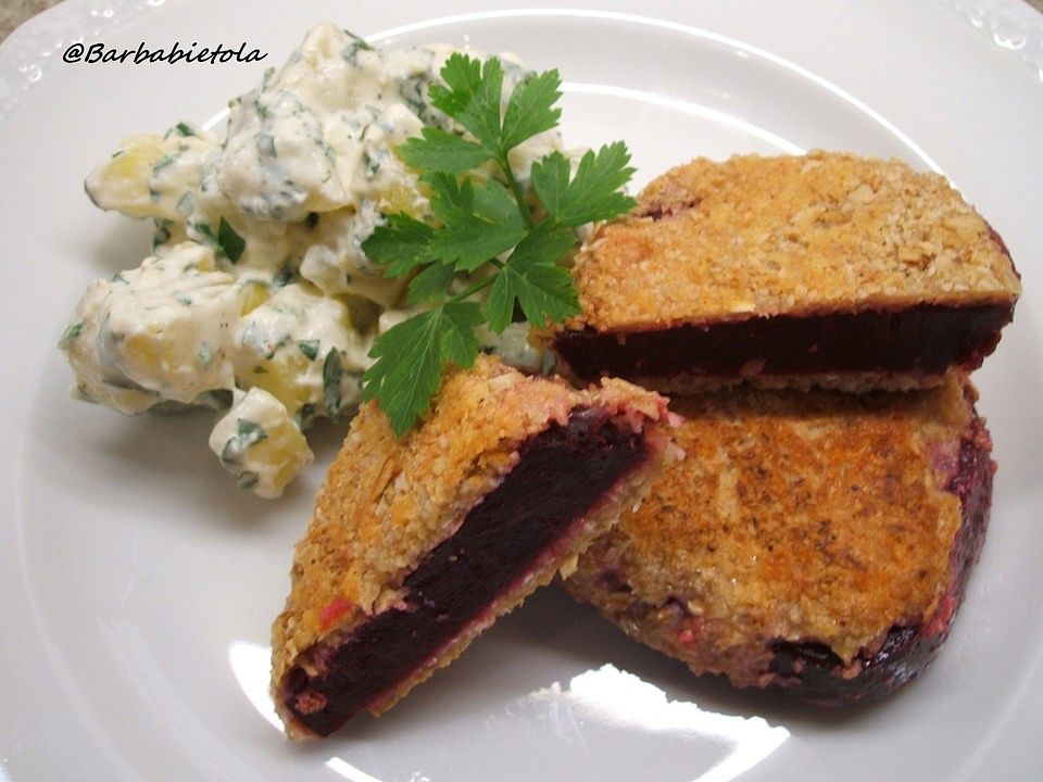 Rote Bete-Schnitzel mit Kräuter-Schmand-Kartoffeln von Barbabietola ...