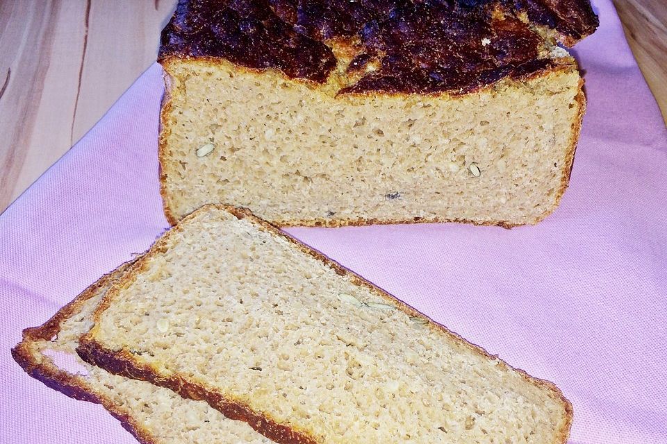 Bräter-Vollkornbrot mit Brotgewürz, Sonnenblumen- und Kürbiskernen