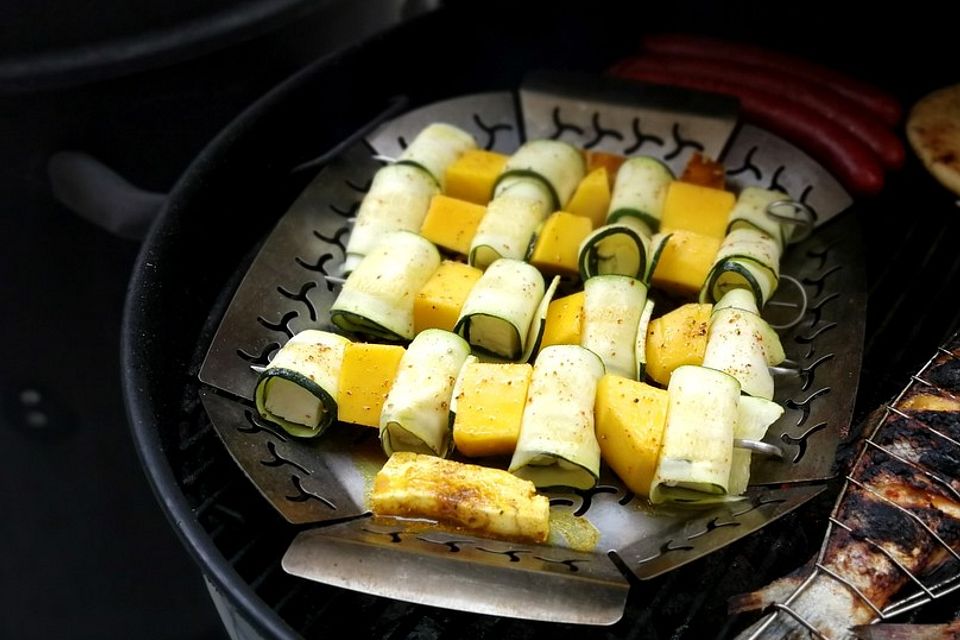 Halloumi-Zucchini-Mango-Spieße zum Grillen