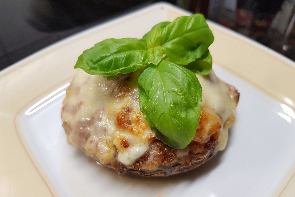 Portobello-Pilze mit Mozzarella überbacken