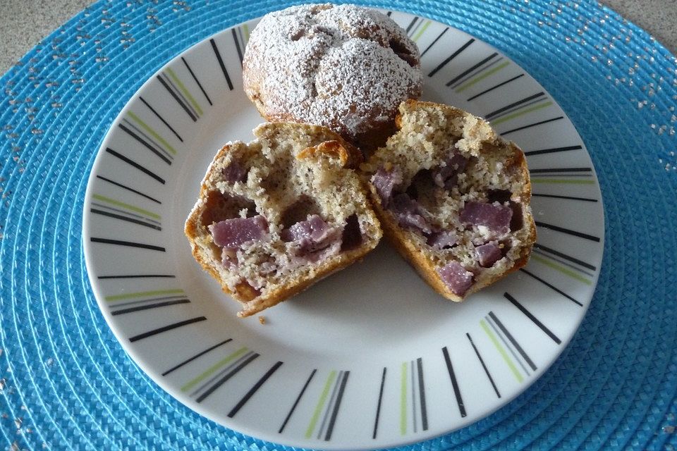 Haselnussmuffins mit Rotweinbirnen