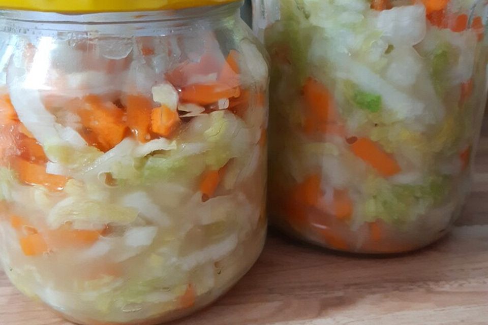 Koreanisches Mat Kimchi - geschnittener fermentierter Chinakohl