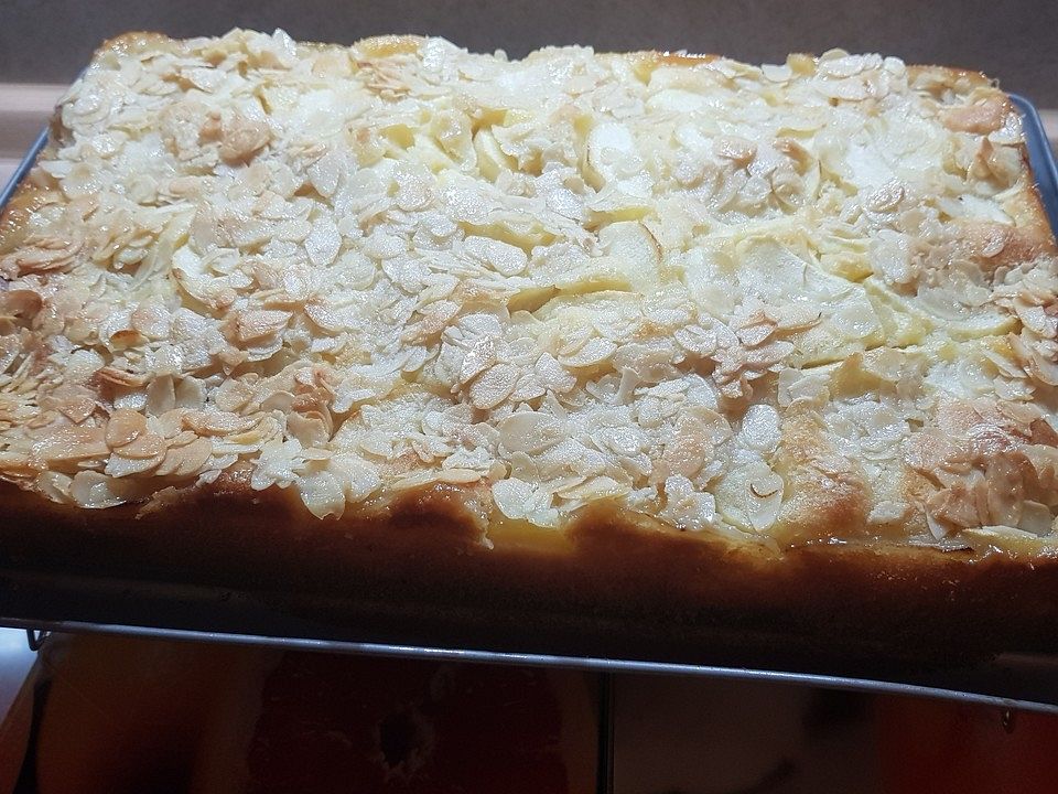 Apfelkuchen mit Mandelkruste auf dem Blech von Schlösschen| Chefkoch