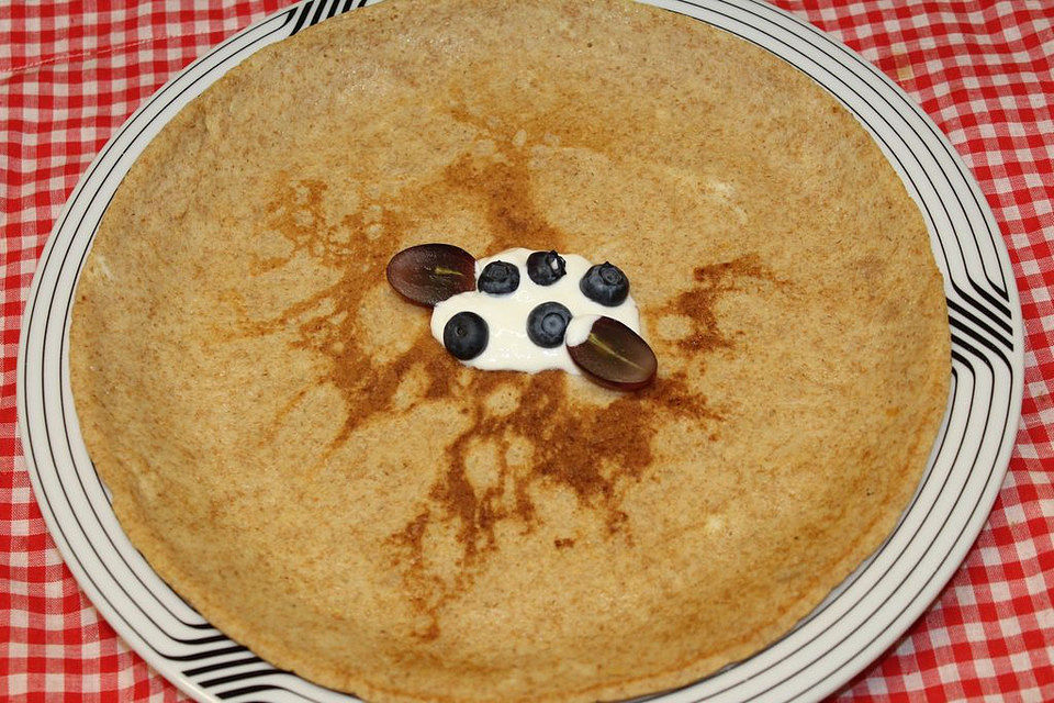 Dünne Eierkuchen mit Dinkelmehl und Hafermilch