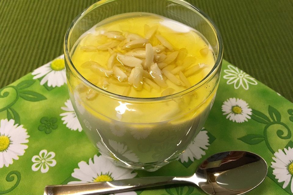 Joghurt mit Honig und Nüssen